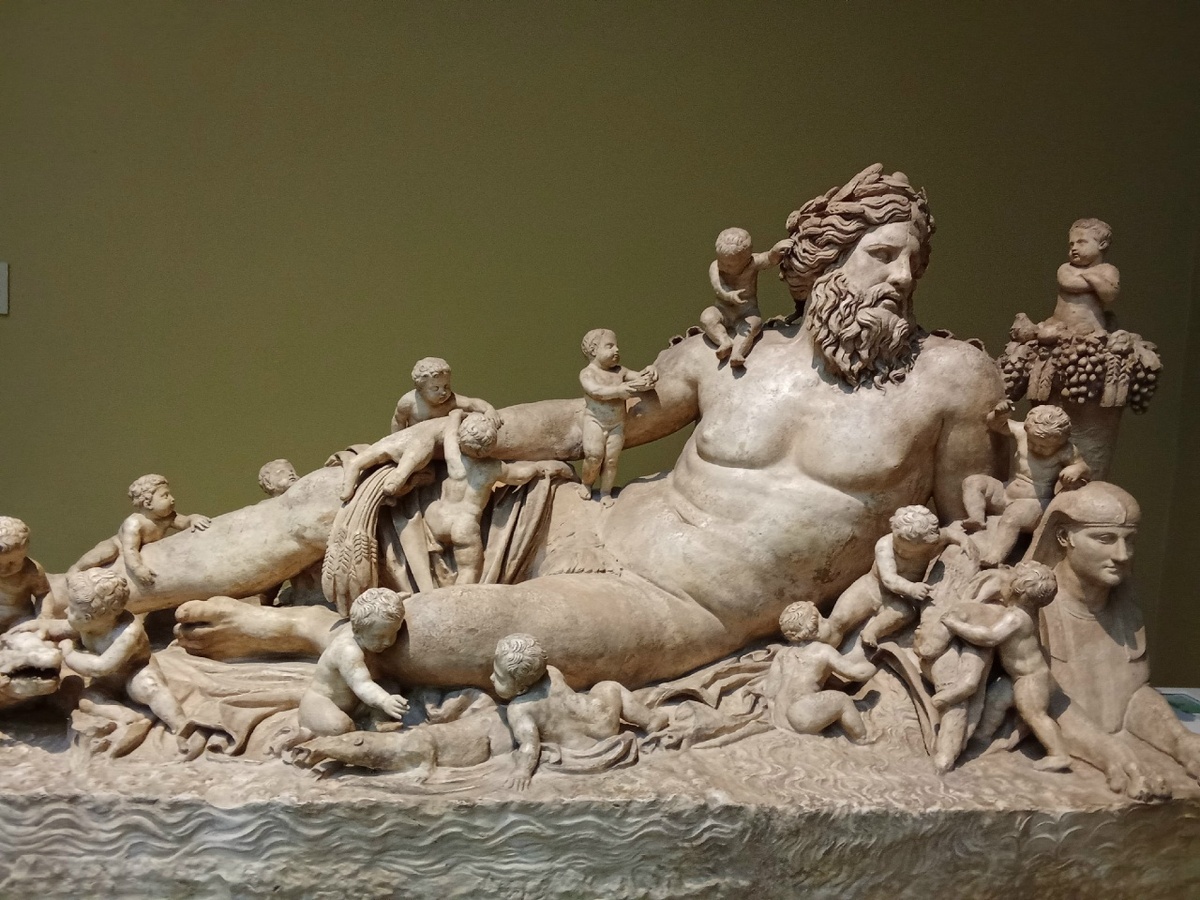 «Нил» — скульптура, которая представлена в Государственном музее изобразительных искусств имени А. С. Пушкина. Это римская копия второй половины I века с александрийской скульптуры эллинистического времени. Фото Автора