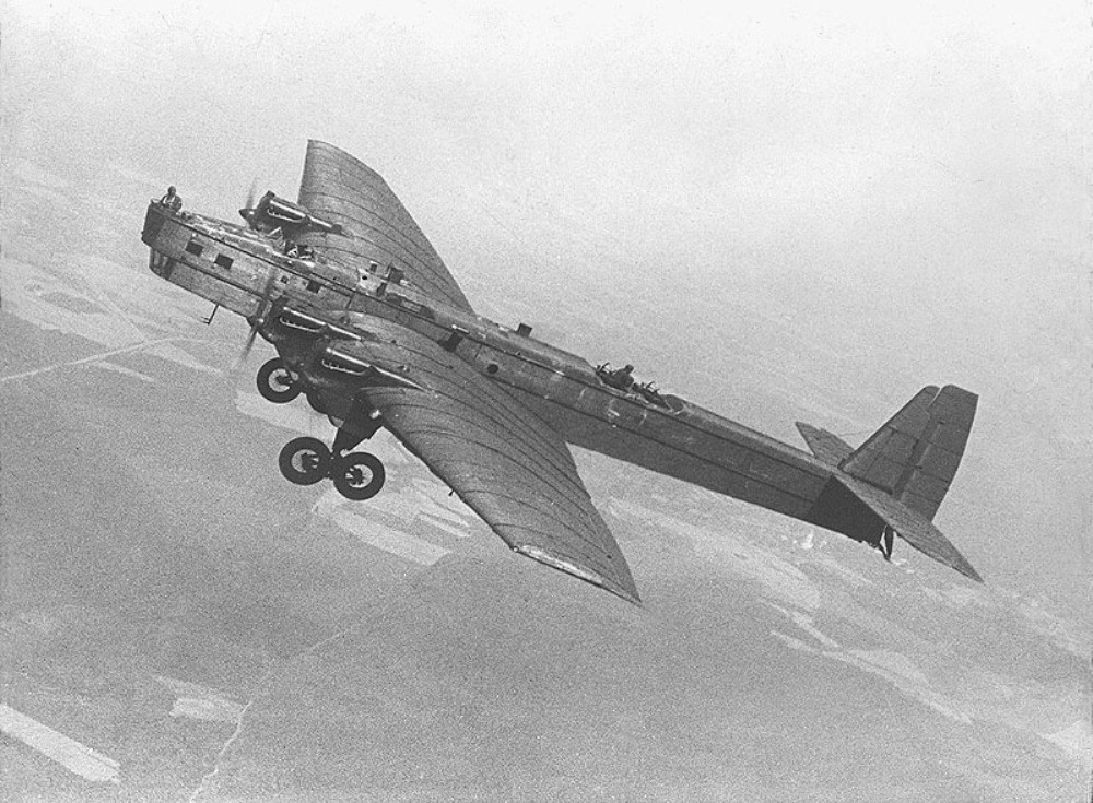 Тяжёлый бомбардировщик ТБ-3-4М-17 в полёте.