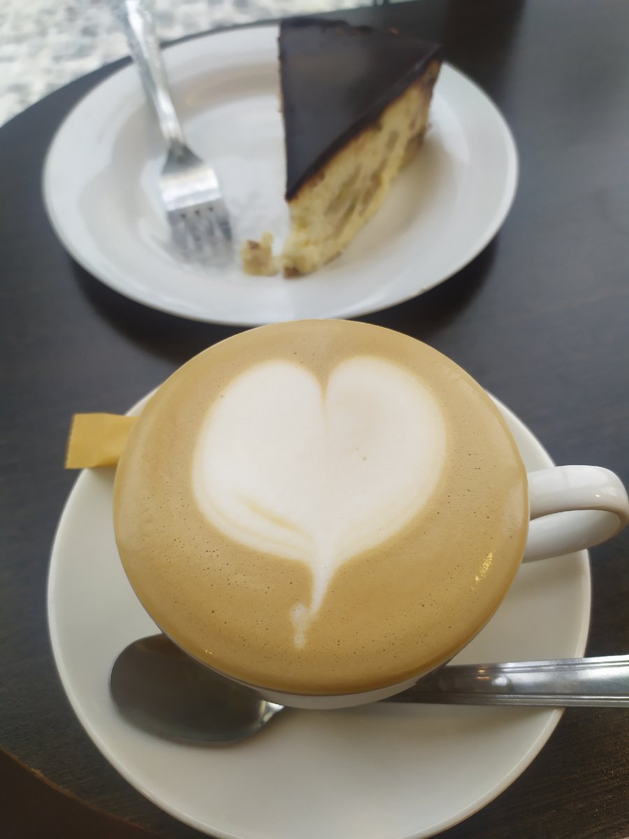 Из товаров и услуг нашла запеканку творожную и капучино:)