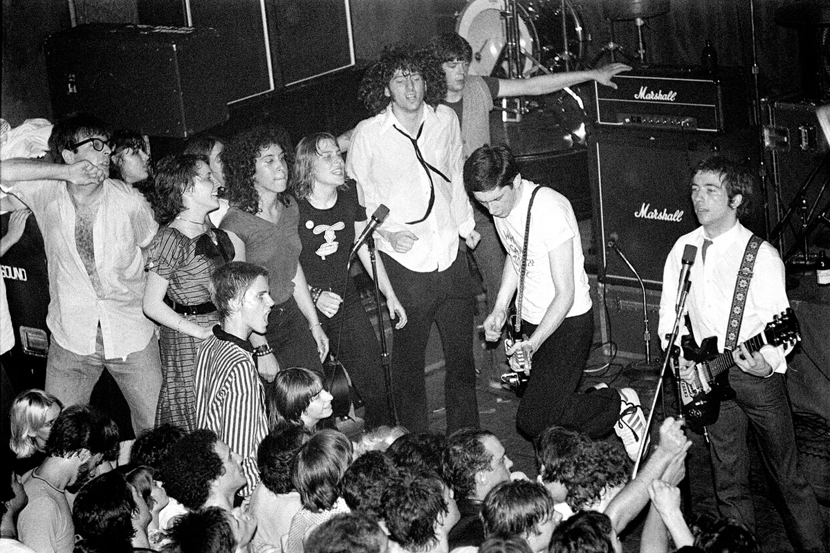 Группа Buzzcocks на концерте в Club 57 presents в Irving Plaza в Нью-Йорке 1 сентября 1979 года. Фото: Getty
