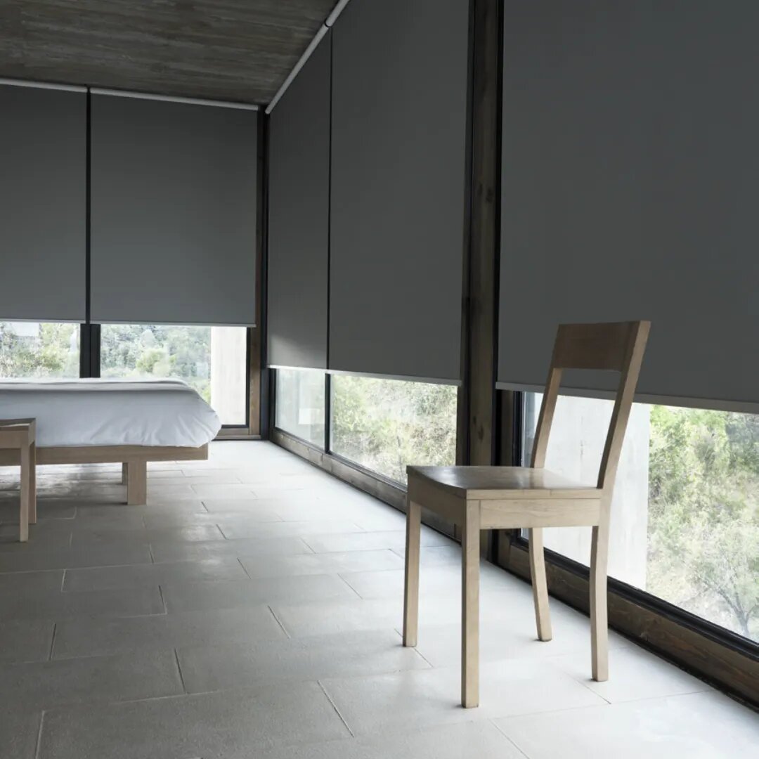 Рулонные шторы блэкаут для спальни