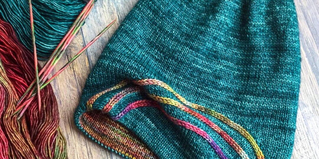 Объемные полосы спицами: разгадка Pinterest-головоломки с подробной инструкцией.