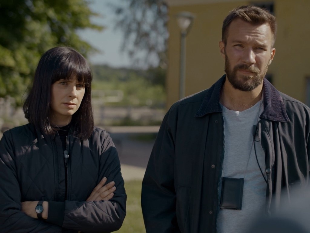 Ольга Темонен в роли Онервы Нюконен и Олли Рахконен в роли Тимо Харьюнпаа