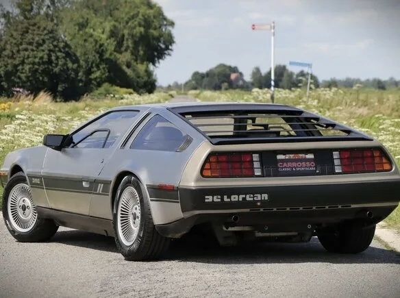 DeLorean DMC-12