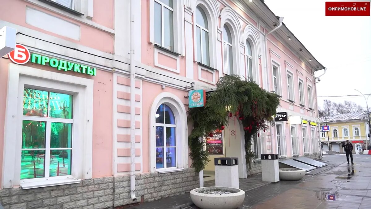 Сеть «Бристоль» сменила название и вывески на «Б‑продукты». Теперь алкоголь составляет только 20% от ассортимента магазинов и продается в отдельных зонах