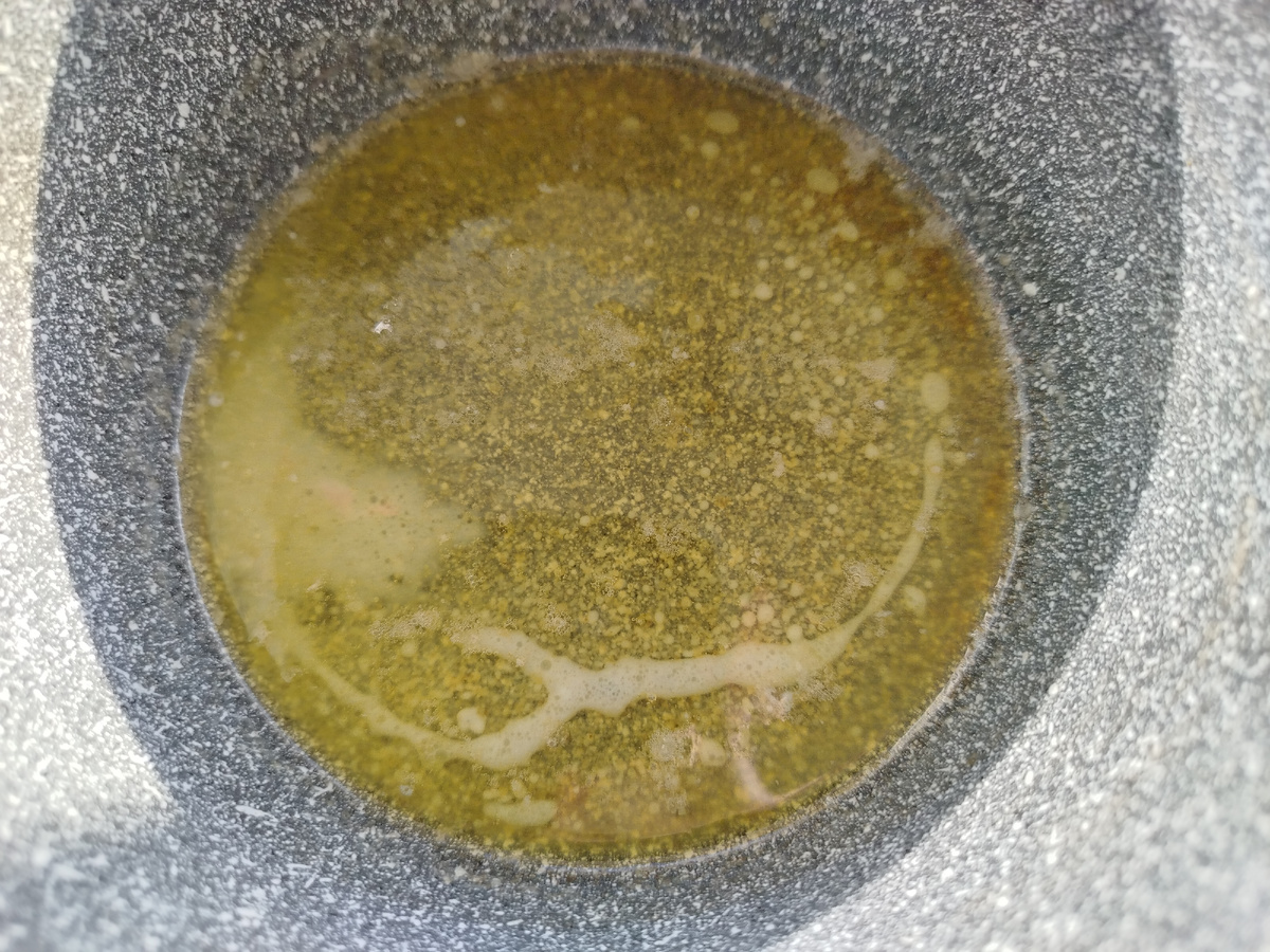 Масло растопить и остудить.