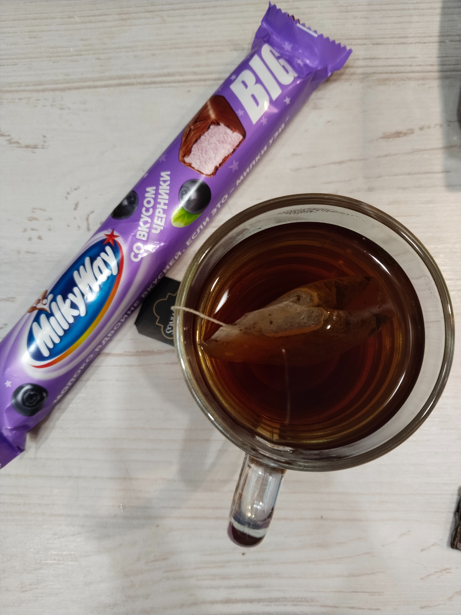 Шоколадка куплена накануне в "Чижике" всего за 89 рублей