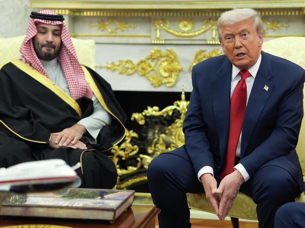    Президент США Дональд Трамп и наследный принц Саудовской Аравии Мухаммед бен Салман во время всречи в Вашингтоне | © AP Photo / Evan Vucci