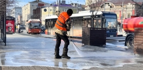 Нижегородцам рассказали, зачем дороги весной моют шампунем