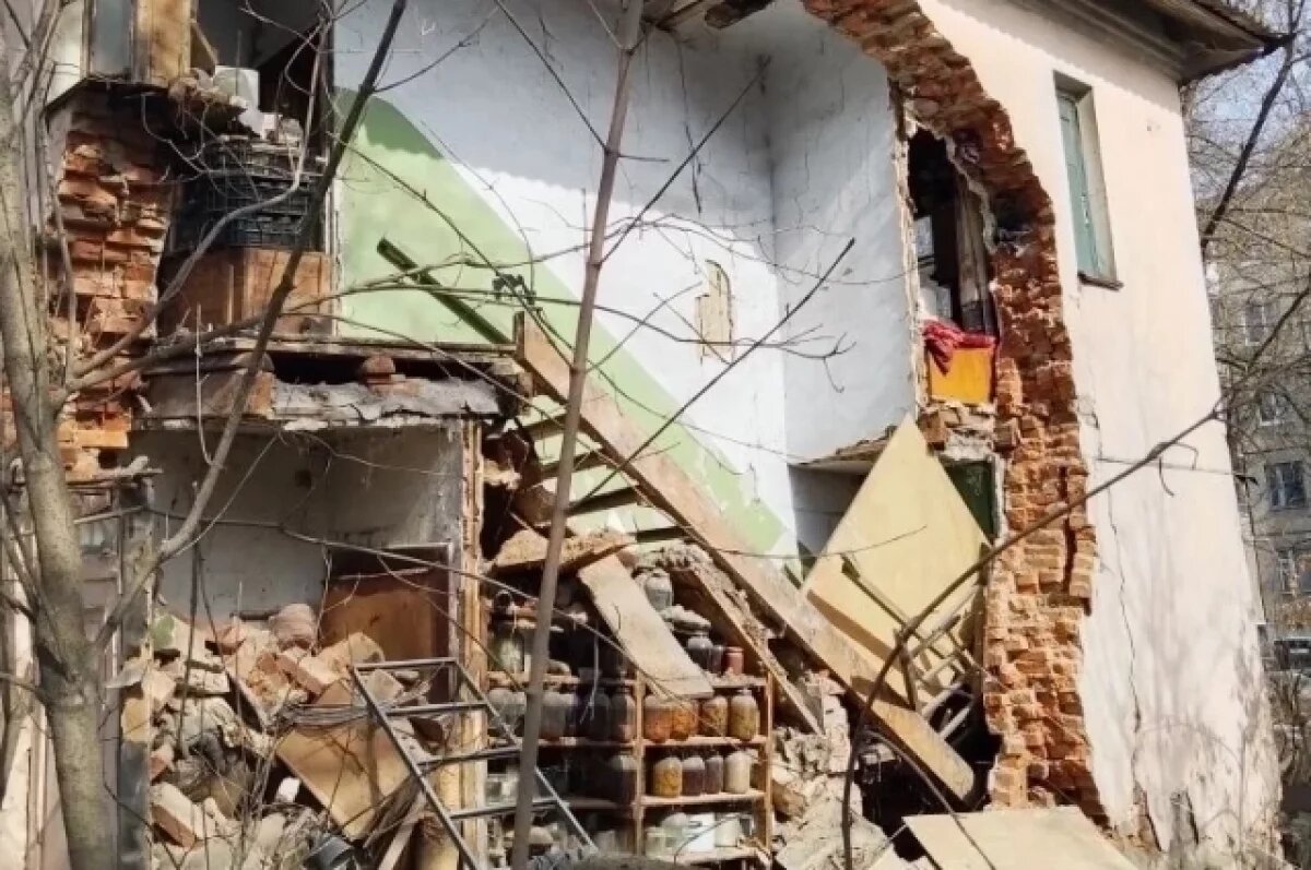    В аварийном доме во Владимире обрушилась стена