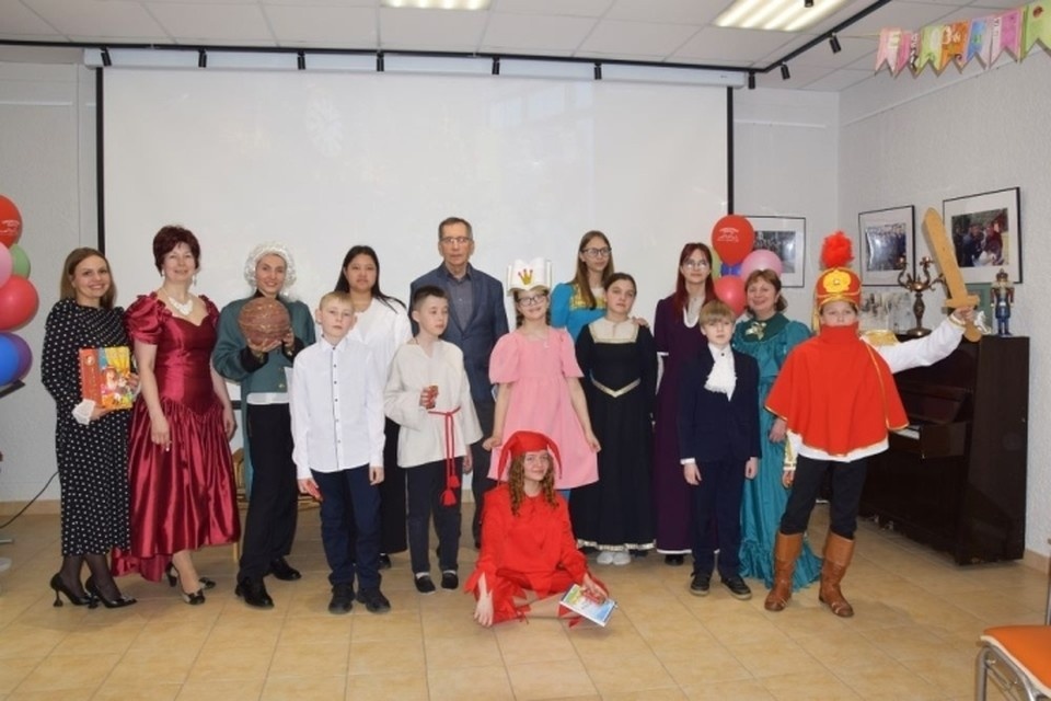    Участники театрализованного представления.