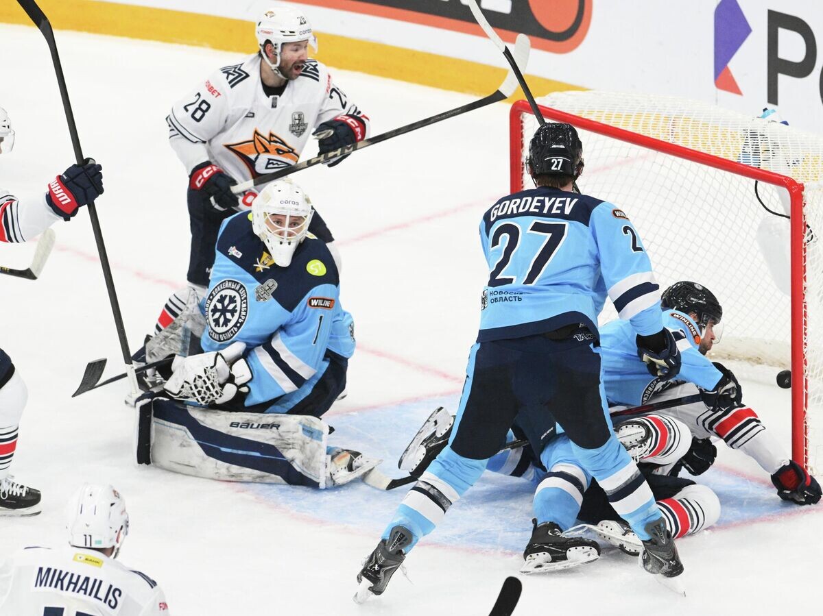    Хоккей. КХЛ. "Сибирь" (Новосибирск) - "Металлург" (Магнитогорск) | © РИА Новости / Александр Кряжев