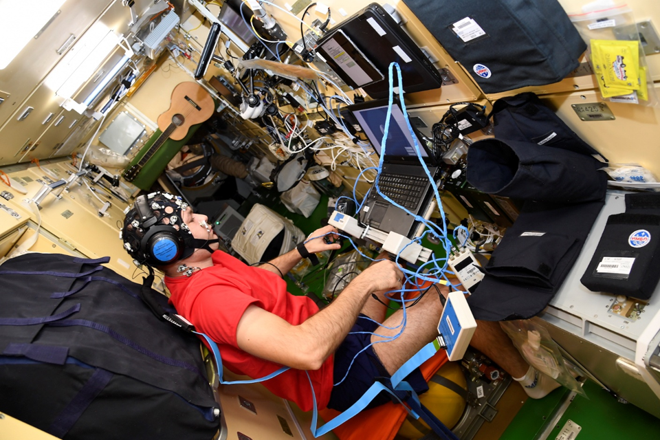 Медицинский эксперимент «Пилот-Т» на МКС. Фото: Роскосмос