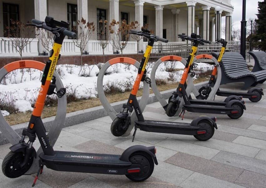    Электросамокаты на улице / (с) Фото: социальная сеть "Одноклассники"