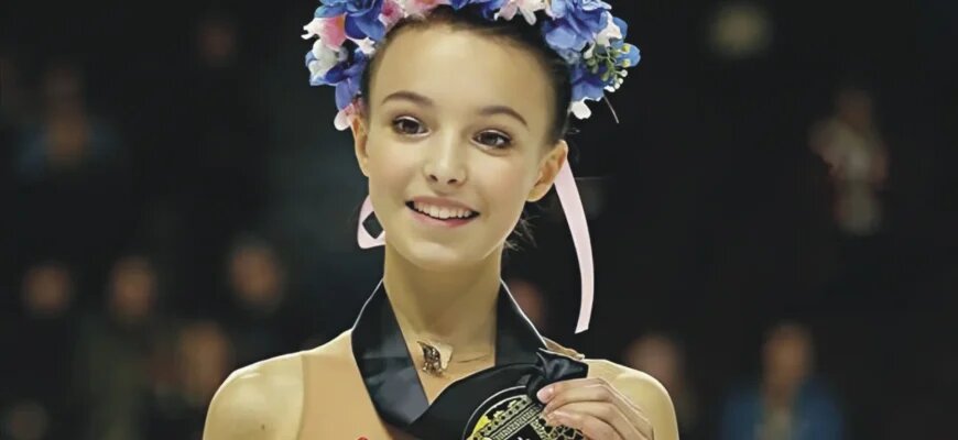    Олимпийская чемпионка Анна Щербакова прошла интенсивные курсы телерадиовещания и теперь рассматривает возможность получения второго высшего образования в сфере журналистики. Алексей Денисов