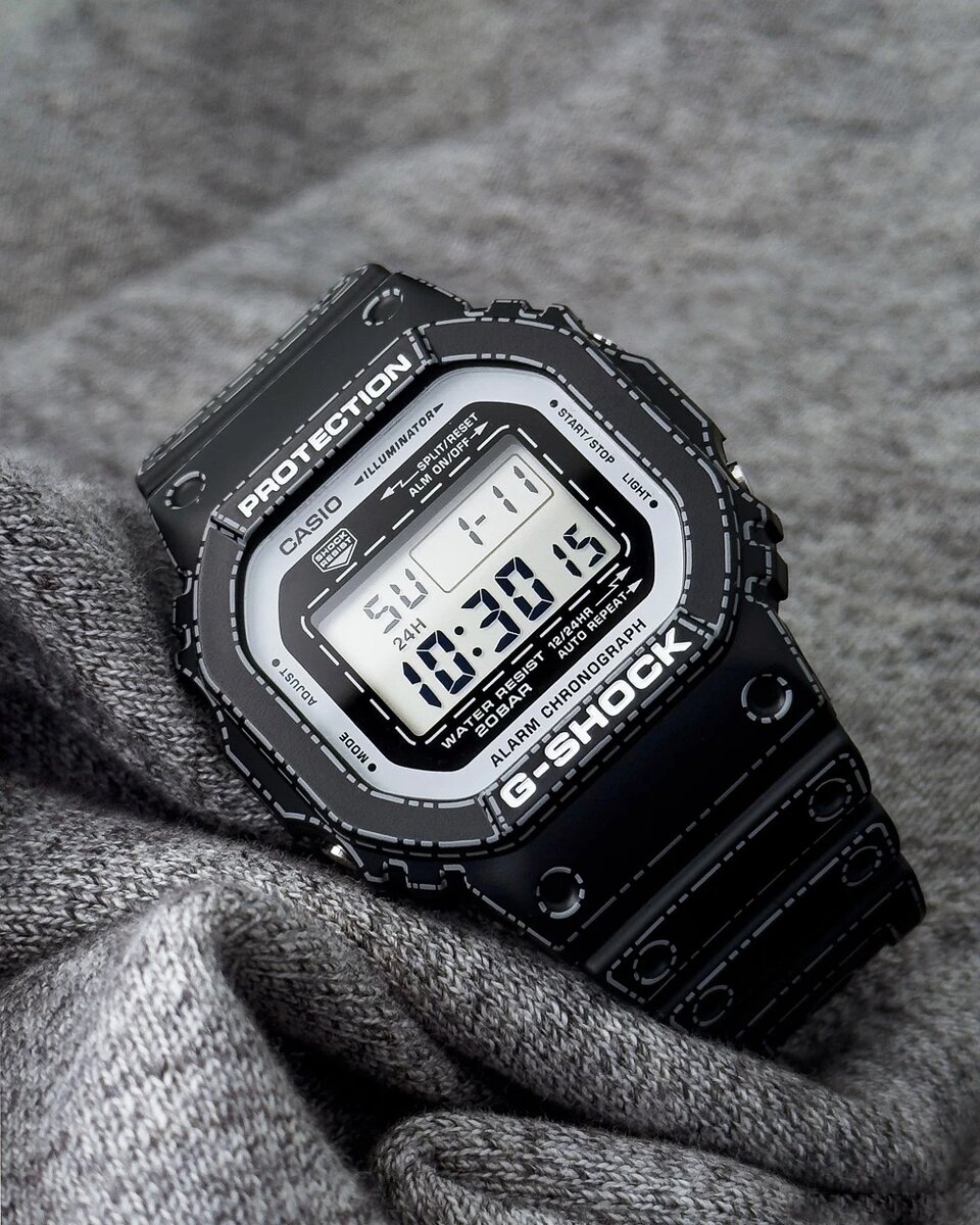 Каждый изгиб ремешка и корпуса напоминает бумажную складку