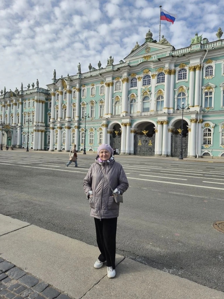 Экскурсия по эрмитажу  доставила много часов восхищения.