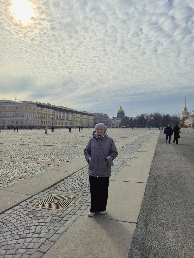 Исаакиевский собор вдалеке,ну конечно я забралась на смотровую площадку. 