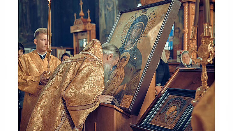    На аналое – «Победоносная» икона