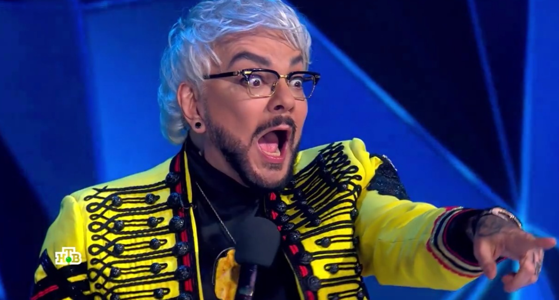 Кто снял маску в 8 выпуске шоу "Маска 7" от 29.03.26? Какие песни спели участники? Жюри угадали личность участника?