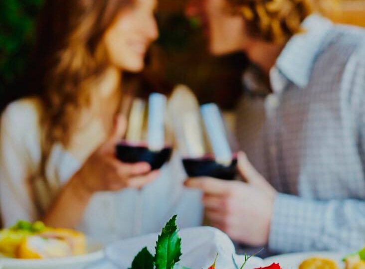 Как нарцисс привязывает к себе всего за три встречи. Объясняет психолог