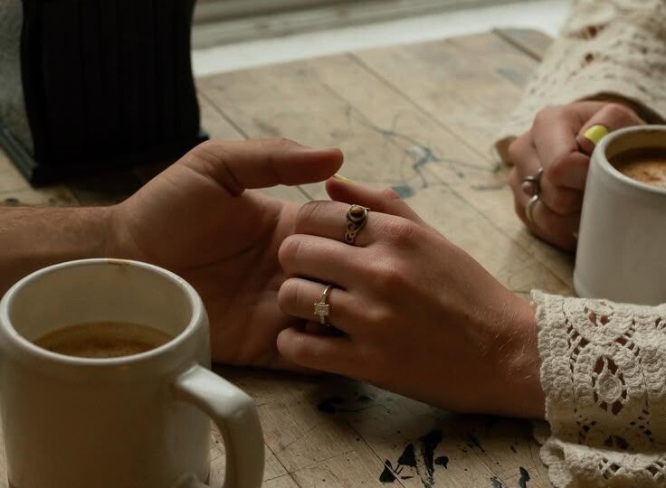 Между «Привет» и «Пока»: Психология отношений на расстоянии