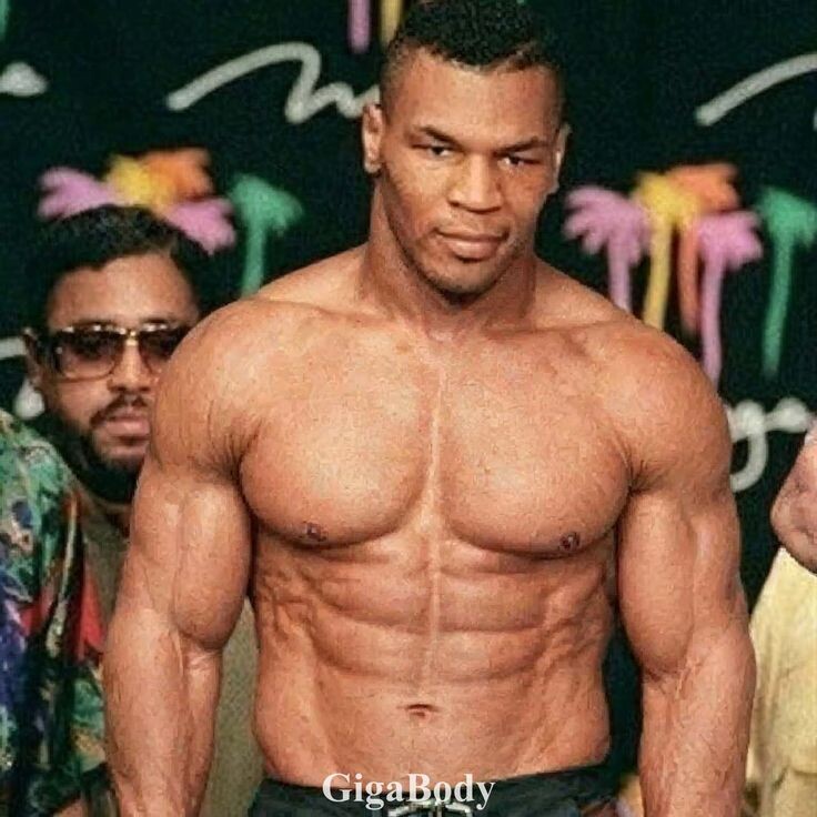 Для боксеров косые не менее важны, чем для бегунов. Соответственно, выраженной талии тоже почти ни у кого нет.