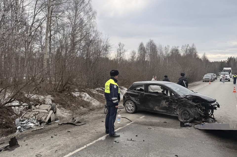    Автомобиль Opel Corsa выехал на встречную полосу, где столкнулся с Chevrolet Lanos. Фото: Госавтоинспекция Свердловской области