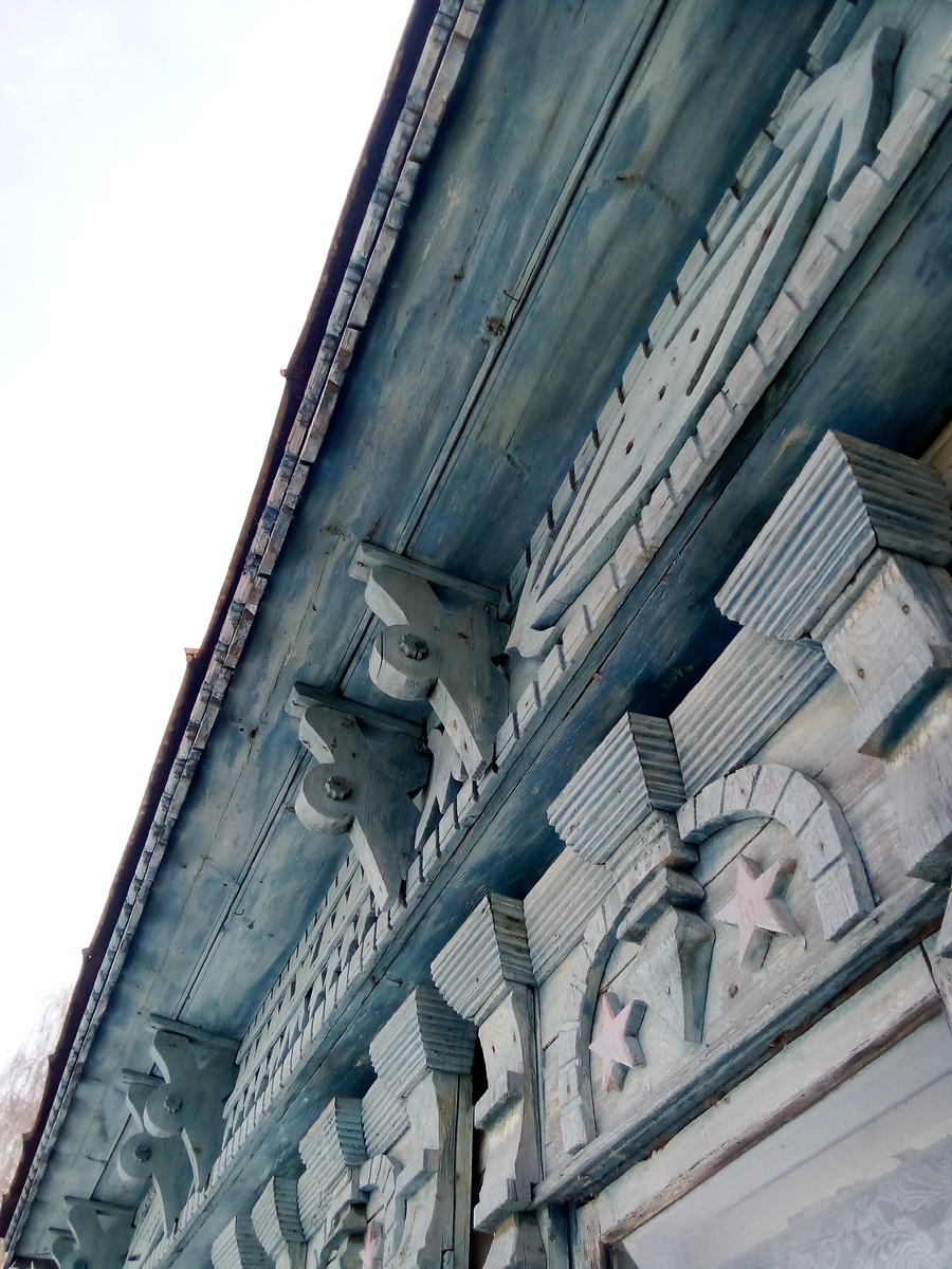 В статье все фото авторские. "Жаворонки" на доме🐦