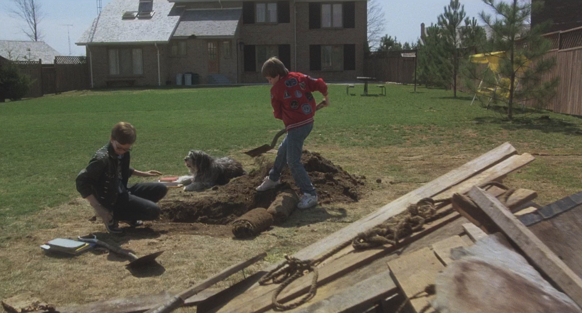 Фильм «Врата» только в первые несколько минут может показаться безобидной детской историей