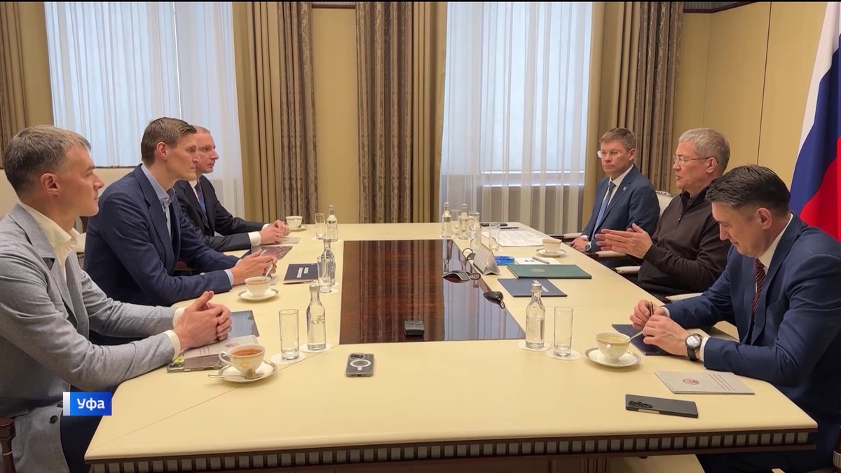    Глава Башкортостана провел встречу с президентом Федерации баскетбола страны Андреем Кириленко