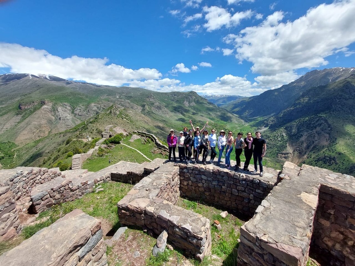    У туристов представление об Армении формируется на основе информации, которую предоставляет гид. Фото: findarmenia.ru.