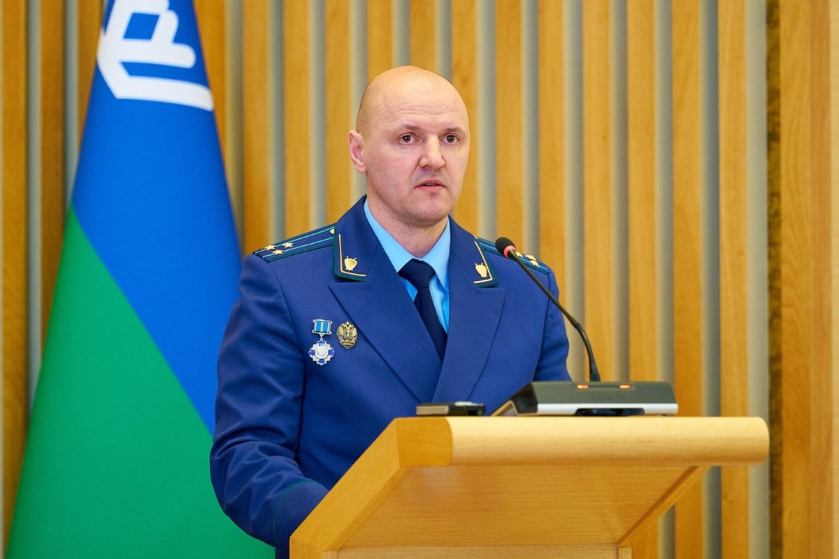    Прокурор Югры выразил благодарность губернатору Руслану Кухаруку за глубокое погружение в проблему незаконной миграции