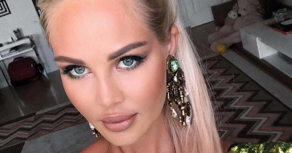 Блогера Марию Погребняк под конвоем доставили в полицию