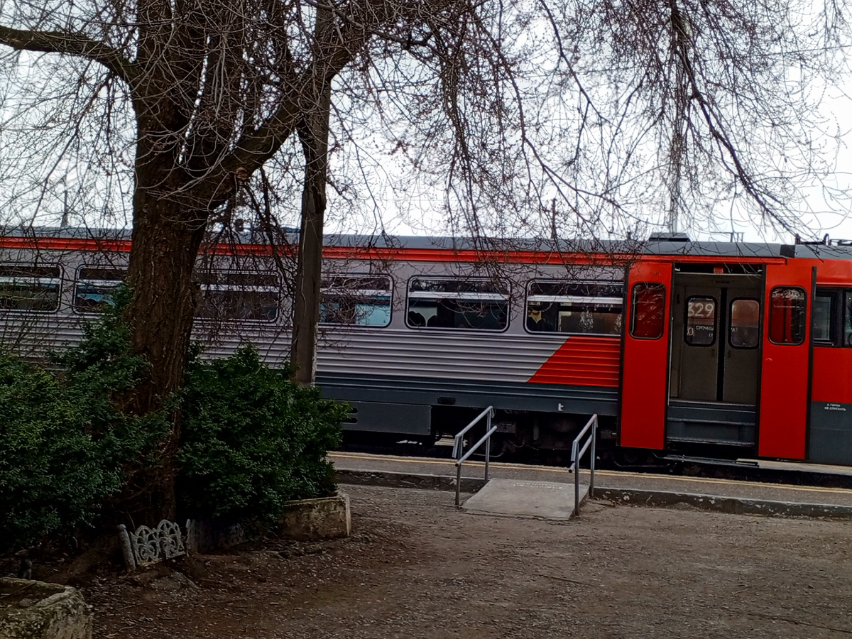 Электричка у нас маленькая до Минеральных вод.