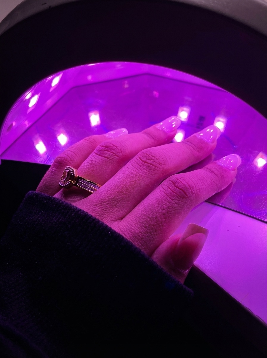 «Жжение в лампе — это сигнал о термическом повреждении. Берегите свои руки! Источник: Pinterest»