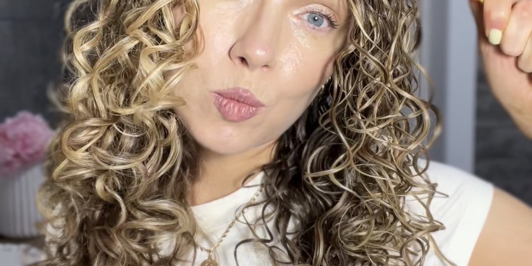 Почему кудри не держатся даже после правильных средств? 2 ошибки, которые вы точно совершаете