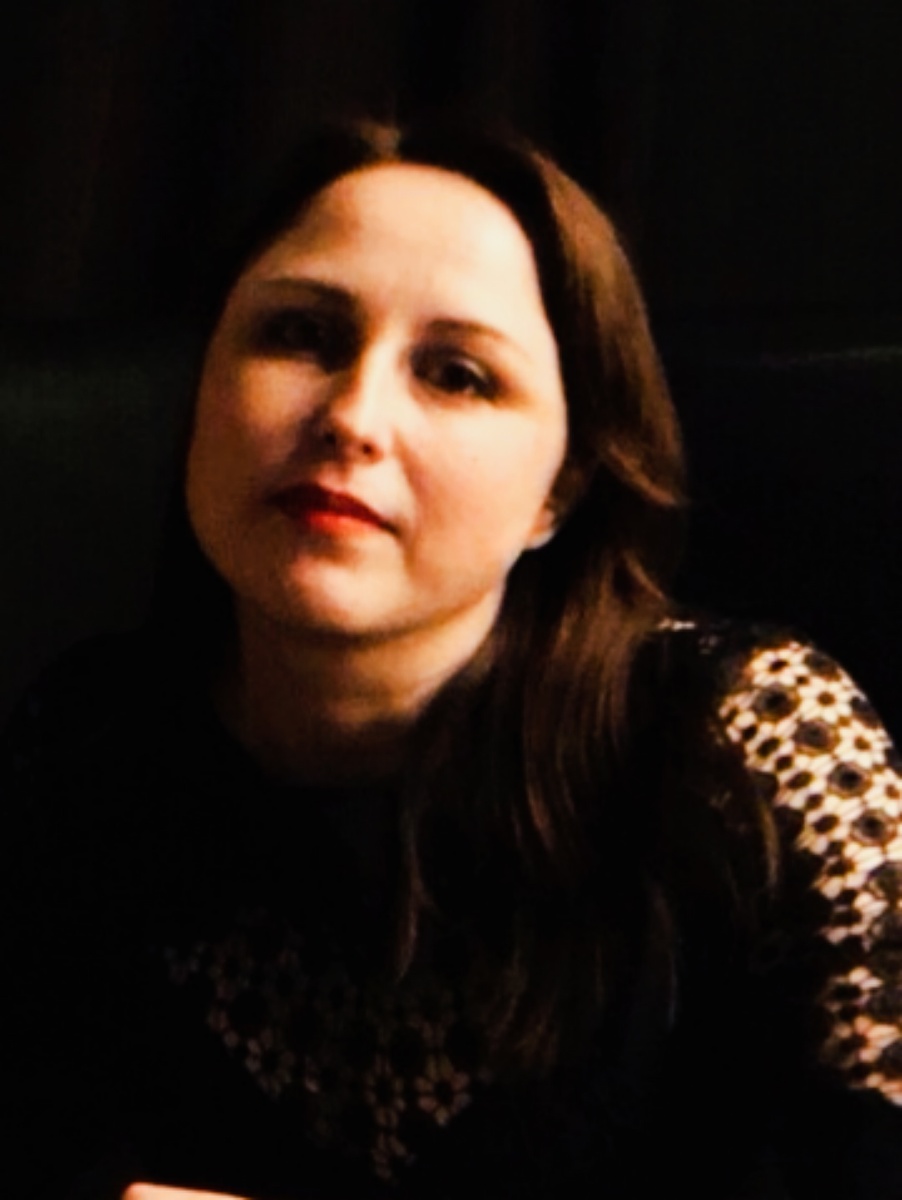 Фотку выставила себя. Пусть побесится бывшая моя подруга. Не уснет, наверное, сегодня.