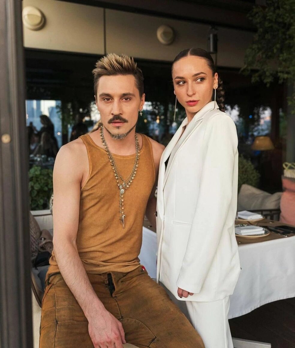 Билан с младшей сестрой Анной