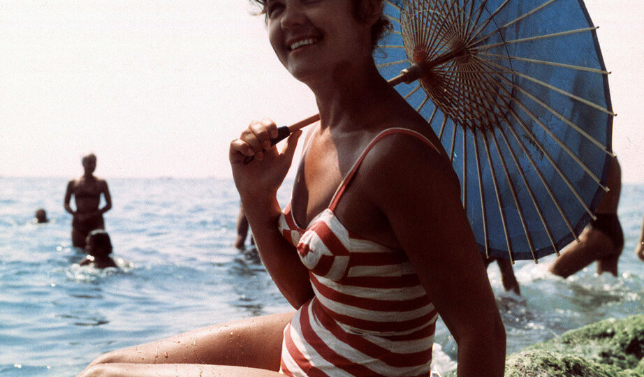 Девушки, отдыхающие на пляжах Крыма в СССР..Редкие фото..