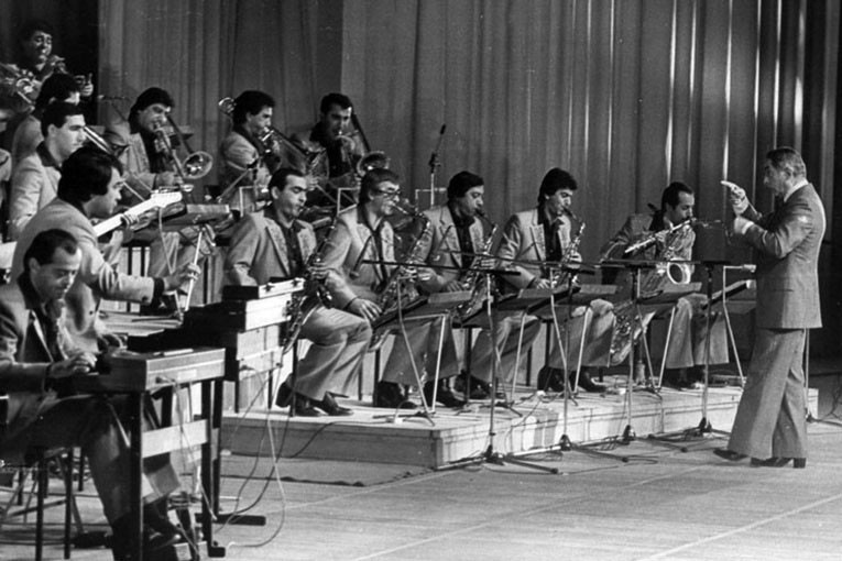 Репетиции и выступления Государственного эстрадного оркестра Армении под управлением Константина Орбеляна в ГКЗ "Россия" в 1984 году. Источник korbelian.com