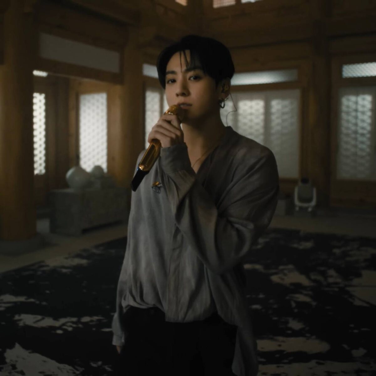 Чонгук — официальный (полноправный) член KOMCA, что считается «мишленовской звездой» для артиста, дающей право голоса.