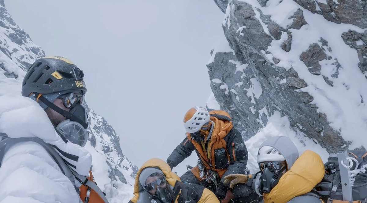 Тим Хауэлл (в белом) на Лхоцзе в прошлом году. Фото: Jon Gupta