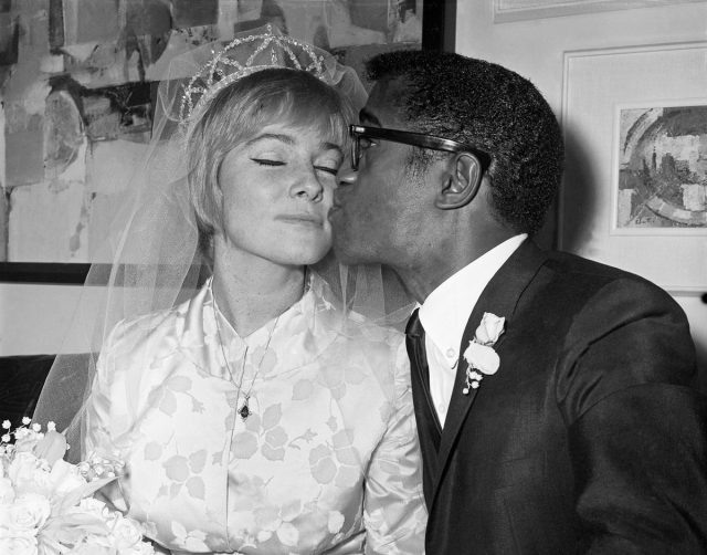    Ким Новак и Сэмми Дэвис-младший. Фото: Getty Images