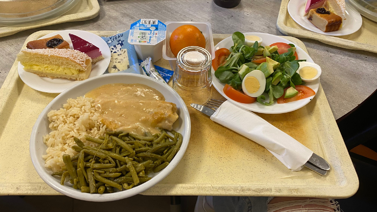 Если на учебу вас отправляет работодатель, то питание обычно уже оплачено. Как и кофе, чай, мадлены. 