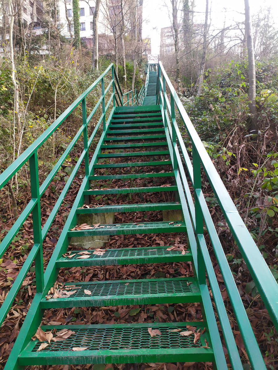 Фотка должна символизировать карьерную лестницу, ага