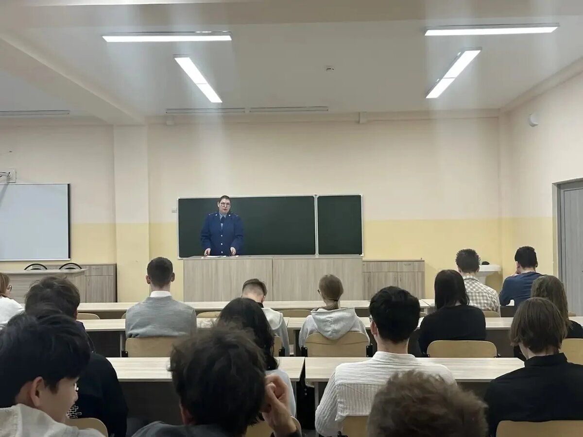 В преддверии каникул прокуроры выступили в образовательных учреждениях региона.

