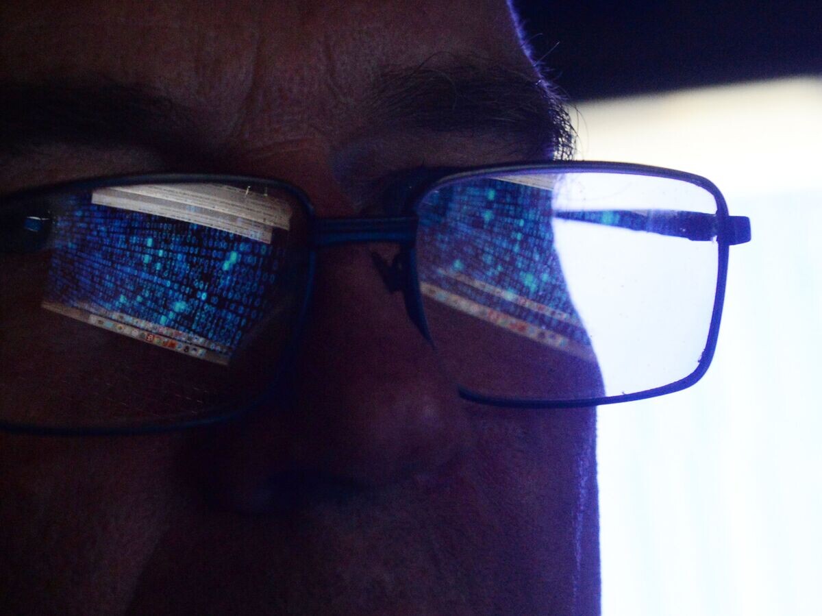    Мужчина перед монитором компьютера© РИА Новости . Кирилл Каллиников