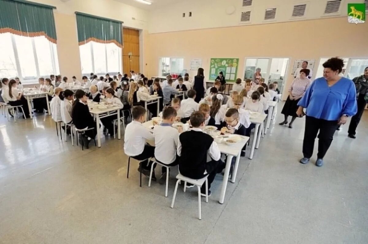    "Бутерброд и молочная каша": чем кормят в школах Приморья