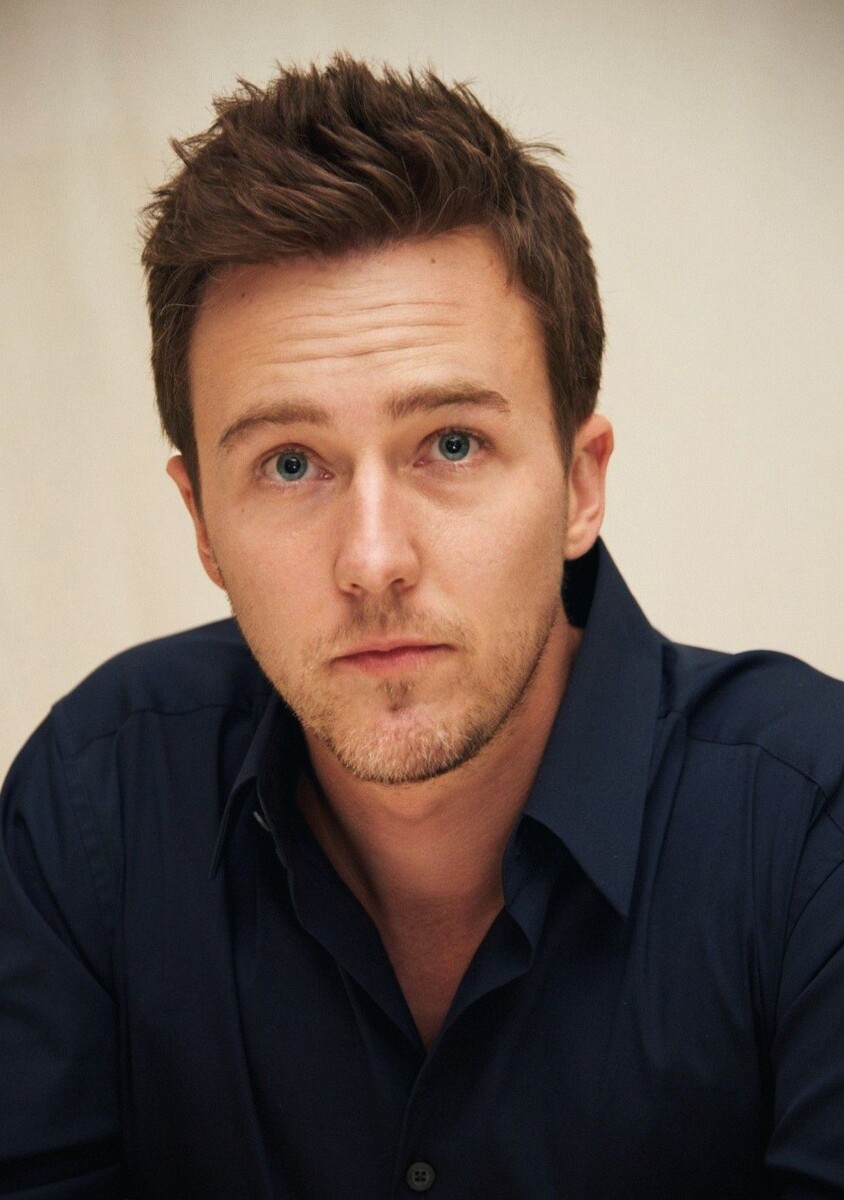 В роли Бориса может быть только Эдвард Нортон. Йельский университет, знание японского, удостоверение пилота, романы с Сальмой Хаек и Кортни Лав... Впечатляет!